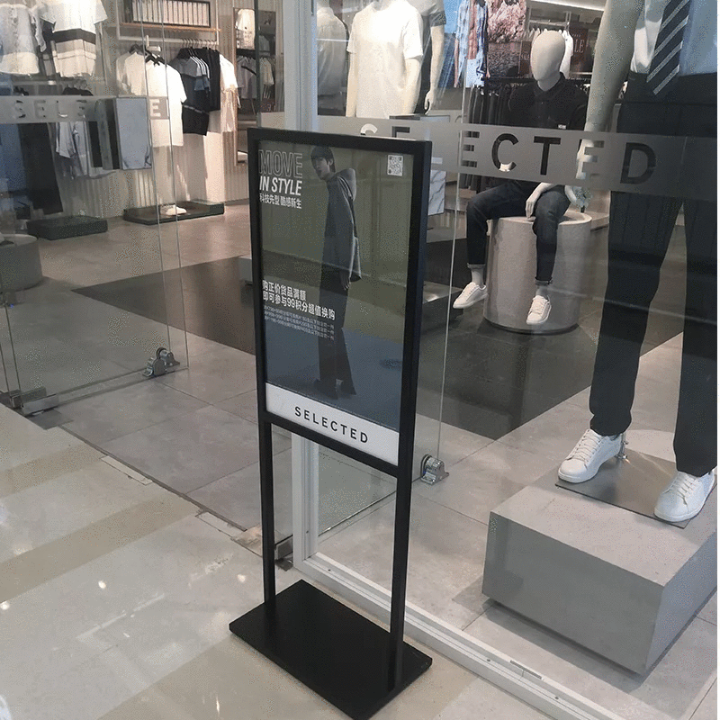 Standee chân sắt