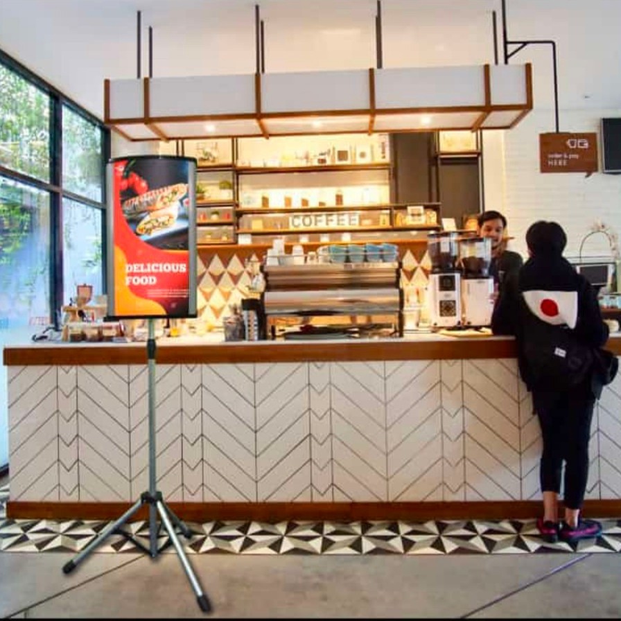 Standee đèn hộp xoay