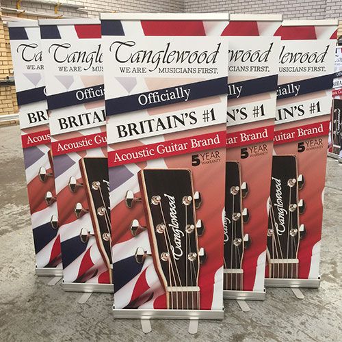 Standee cuốn nhôm tốt