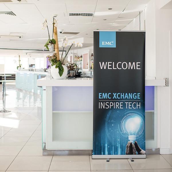 Standee cuốn nhôm tốt