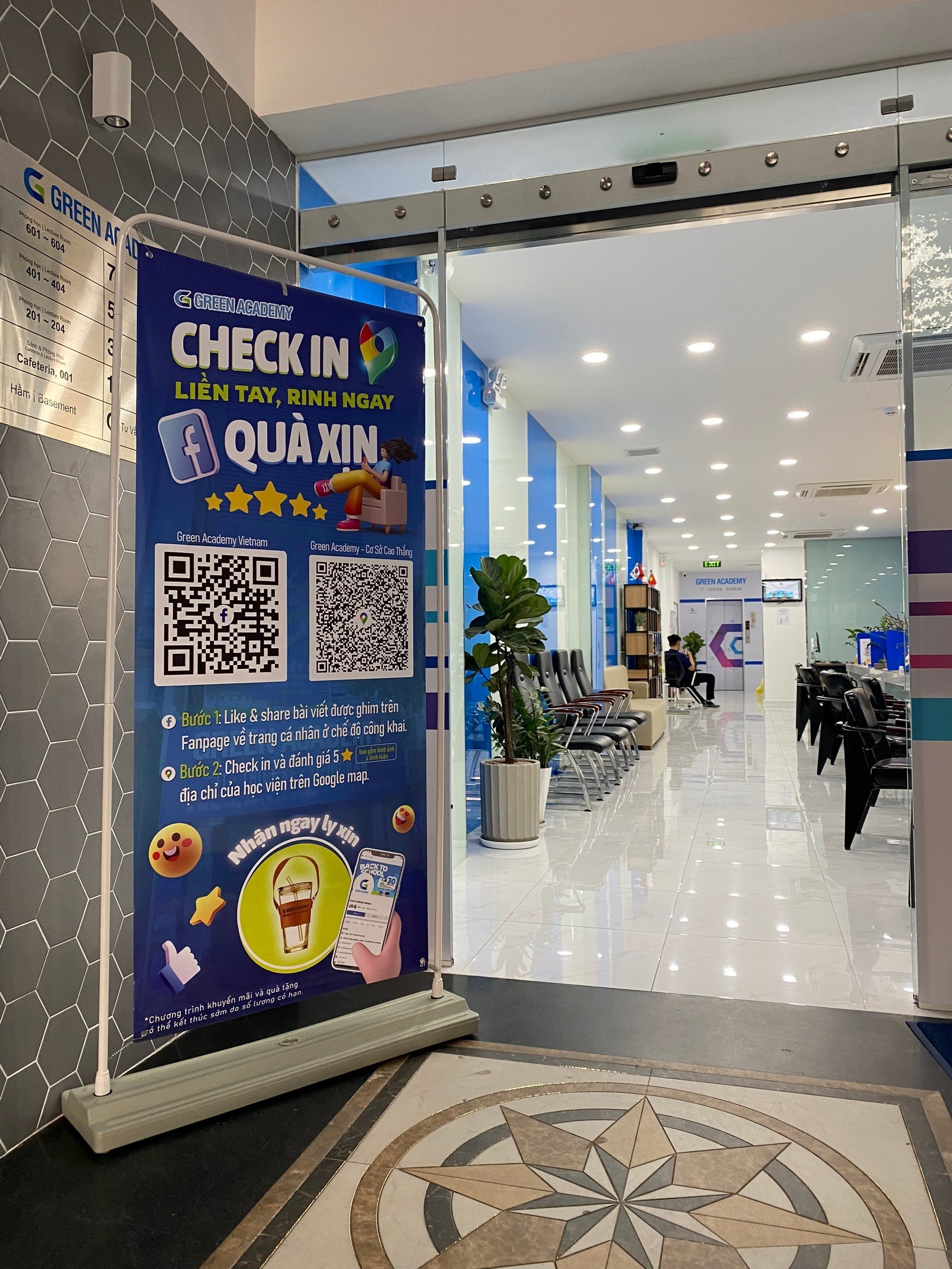 Standee đế nước kiểu cửa