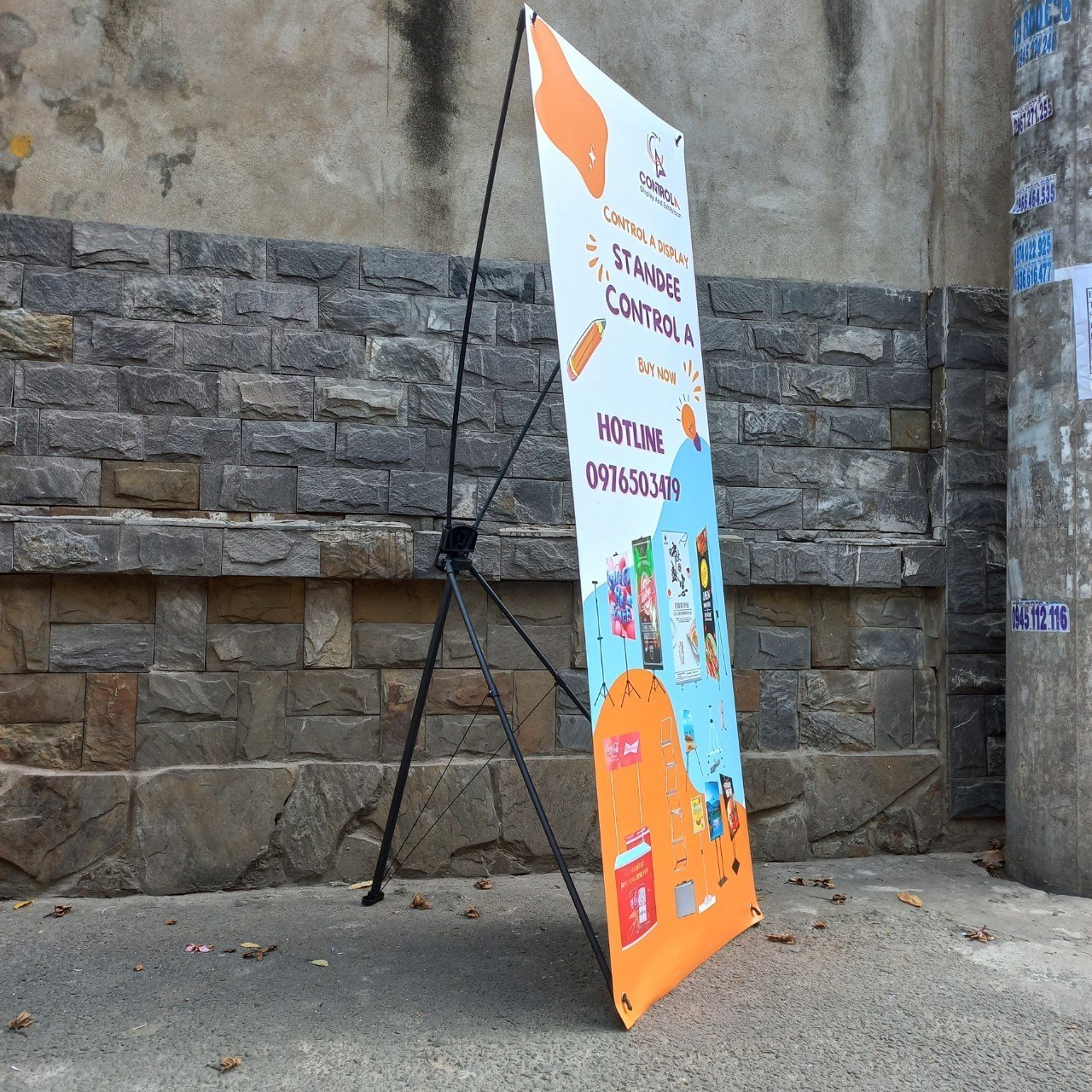 Standee chữ x tiêu chuẩn Standee chữ x tiêu chuẩn