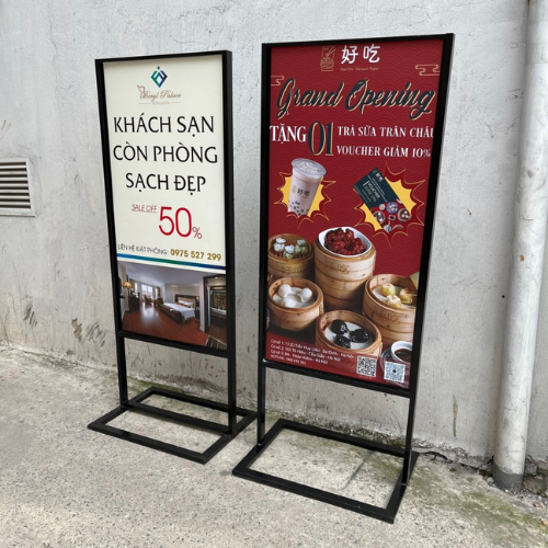 Standee chân sắt