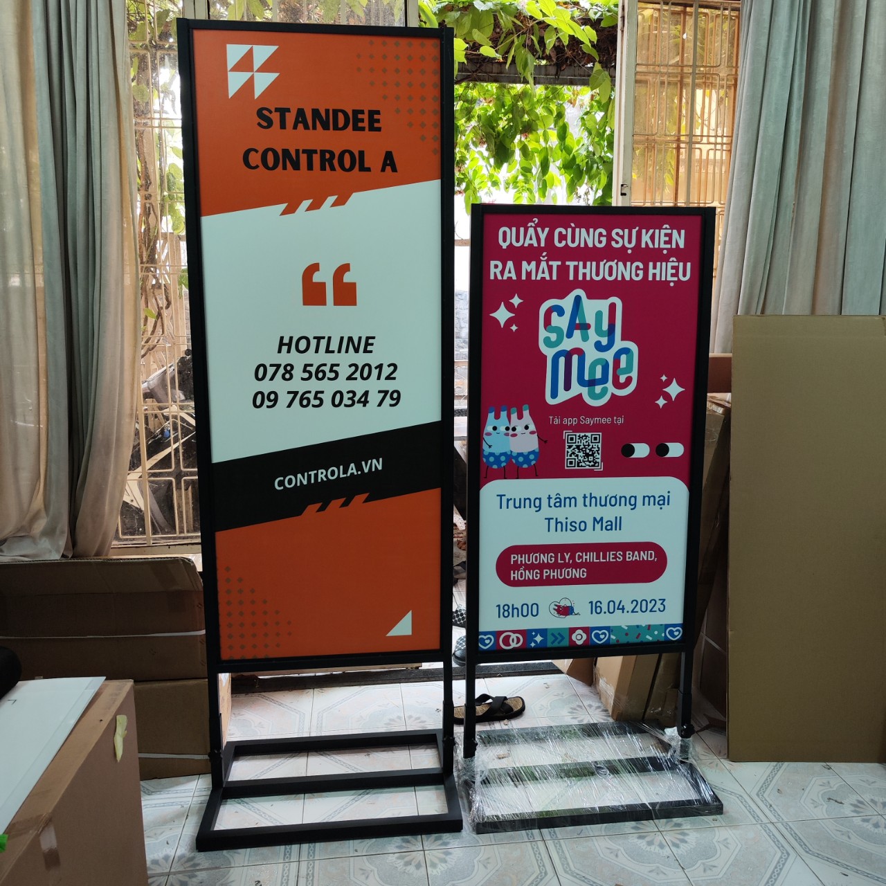 Standee chân sắt cơ bản