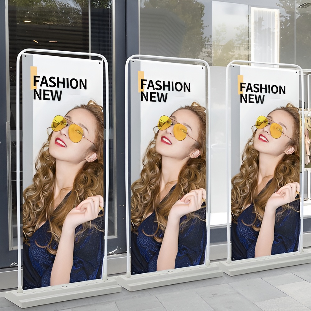 Standee đế nước kiểu cửa