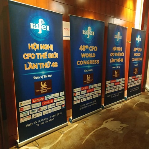 Standee cuốn inox
