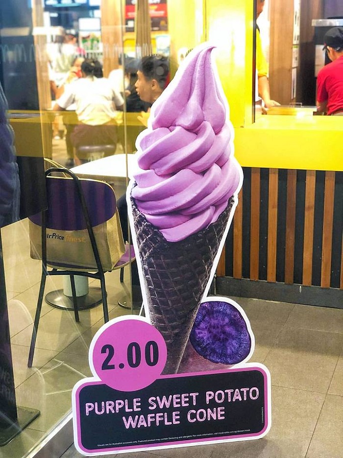 Standee mô hình sản phẩm