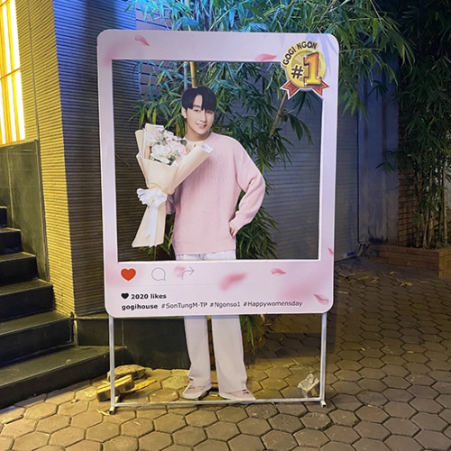 Standee mô hình